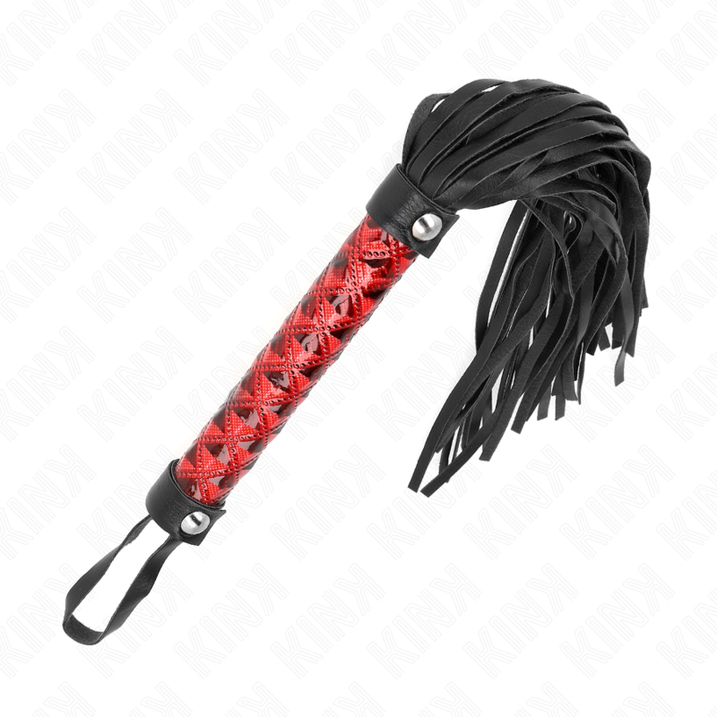 Martinet à lanières noires et manche rouge brillant à motif losanges avec dragonne