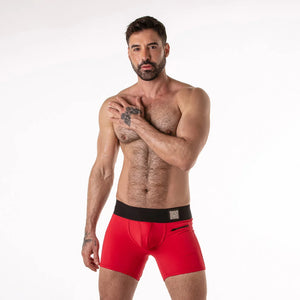 Rode Lock It boxershort van voren gedragen
