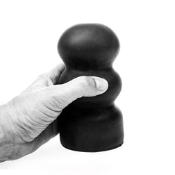 Prise en main ergonomique du masturbateur Pookie