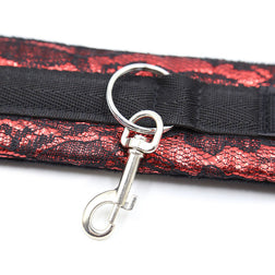 Menottes poignets velours noir doublé dentelle rouge — vue 4