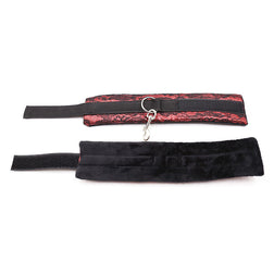 Menottes poignets velours noir doublé dentelle rouge — vue 9