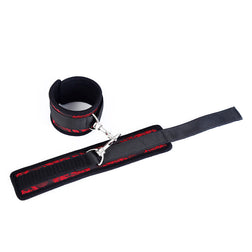 Menottes velcro dentelle rouge doublure moelleuse noire — vue 8