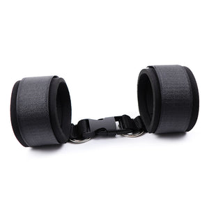 OHMAMA FETISH NEOPRENE ATTACHES POIGNETS ATTACHES ET BOUCLES