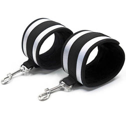 Harnais Manchettes nylon bande réfléchissante doublure fourrure et mousqueton en Nylon noir vu de face