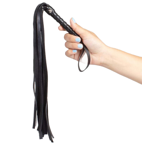 Fouet flogger léger en simili-cuir noir 44 cm — SecretPlay en Cuir végan noir vu de face