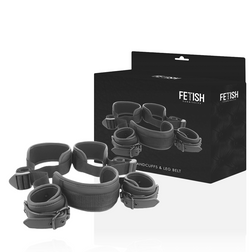 FETISH SUBMISSIVE POSITION JAMBES OUVERTES AVEC MENOTTES DOUBLEES EN NOPRENE