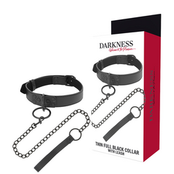 Schwarzes Submission-Halsband mit Kette und Griff für intime Momente.
