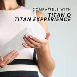 Main tenant la gaine de rechange compatible avec les masturbateurs Titan