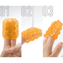 Manipulation et application du masturbateur gland Tenga Uni orange