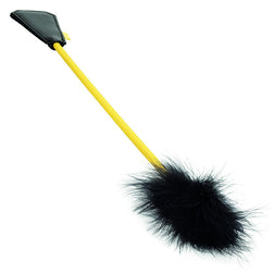 Gros plan sur la texture de l'accessoire Cravache plumeau jaune et noire