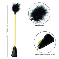 Vue en situation de l'accessoire Cravache plumeau jaune et noire #6