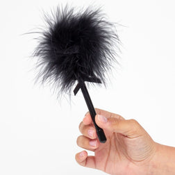 Mini plumeau marabout noir 15 cm pour jeux sensoriels — vue de profil