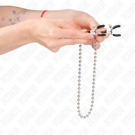 Pinces à téton chaîne de billes argentée 30 cm — gros plan