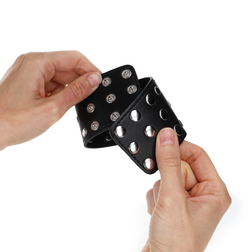 Menottes Kink noires cloutées à pressions, 19–24 cm × 5,5 cm — vue 2
