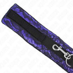 Collier velours dentelle violet avec laisse chaîne argentée — vue en situation