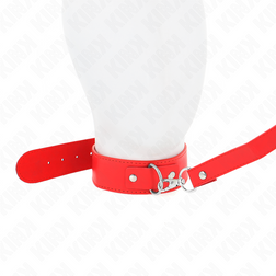 Collier large rouge et laisse simili longue — Kink — vue en situation