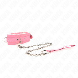 Ensemble collier rose et laisse chaîne argentée déployé sur fond blanc