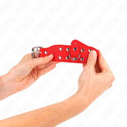 Vue sous un autre angle de l'accessoire Menottes bondage rouges à double rangée de clous