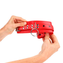 Menottes bondage rouge à cœurs noirs — vue 4