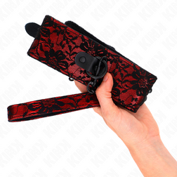 Collier cuir dentelle rouge et laisse chaîne — Kink — vue de profil