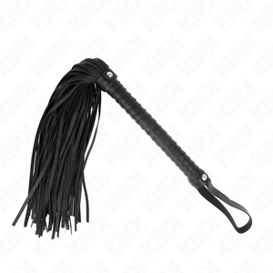 Vue entière du martinet noir avec long manche gainé en spirale et dragonne