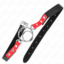 Gros plan sur la texture de l'accessoire Bâillon double anneau ouvert en silicone
