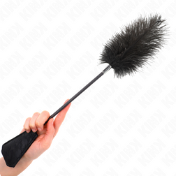 Fouet Plumeau d'autruche et mini paddle en dentelle 56 cm en PVC noir vu de face
