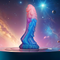 Ashtar Fantasy-Dildo auf einem Sockel in einer Weltraumkulisse