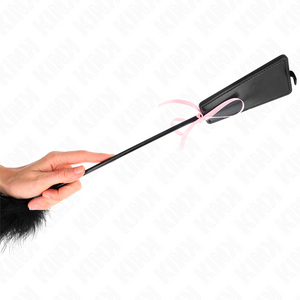 KINK PLUMES CHACOUILLEES AVEC NOEUD DE RUBAN ROSE 49 CM