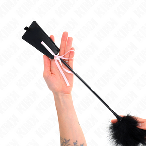 KINK PLUMES CHACOUILLEES AVEC NOEUD DE RUBAN ROSE 49 CM