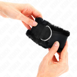 Menottes poignets fourrure noire bracelet large 7 cm — image 4