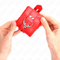 Menottes bondage fourrure rouge — cuirette à trous carrés — vue 4