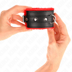 Menottes bondage avec fourrure rouge premium et cuirette noire — vue 4