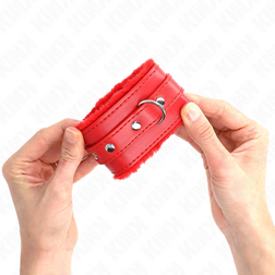 Menottes poignets bondage fourrure rouge larges 7 cm — vue 4