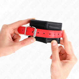 Menottes bondage cuirette noire — ceinture rouge accent bracelet 6 cm — vue 4