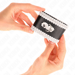 Menottes bondage dentelle blanche sur simili noir — vue 4