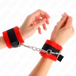 Menottes débutant fourrure rouge sur sangle noire