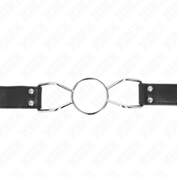 Gros plan sur la texture de l'accessoire Bâillon araignée métallique sangle noire L