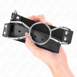 Vue sous un autre angle de l'accessoire Bâillon araignée métallique sangle noire L