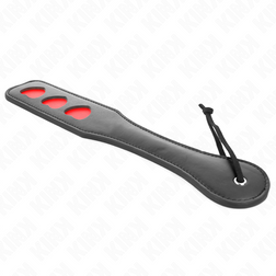 Vue sous un autre angle de l'accessoire Paddle BDSM motif cœur en cuir vegan