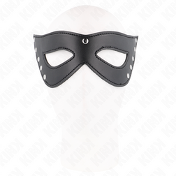Gros plan sur la texture de l'accessoire Masque BDSM cuirette à 5 rivets