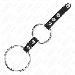 Double cockring métal 3,8 et 5 cm relié cuir — gros plan
