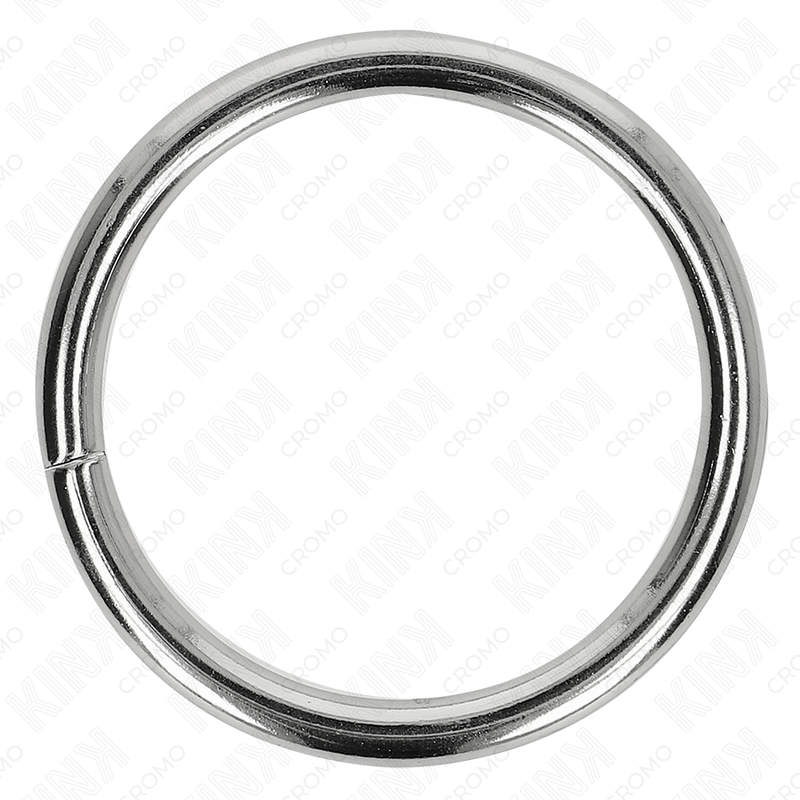 Cockring KINK rigide en métal argenté 40 mm — gros plan sur l’anneau poli