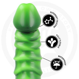 Gros plan sur la tête bulbeuse et texture du gode en silicone