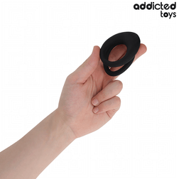 Cockring Double Textured en silicone noir – gros plan