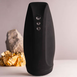 Vue rapprochée du masturbateur automatique noir