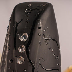 Masturbateur automatique avec gouttes d'eau sur la coque