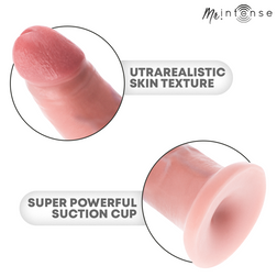 Gros plan sur la texture peau ultraréaliste et la ventouse du gode Terence