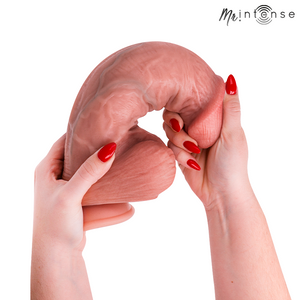 Gode réaliste XL 28 cm avec testicules — en situation