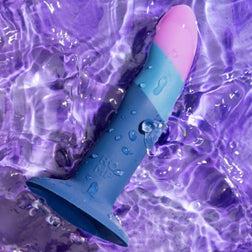 ROMP PICCOLO GODEMICHET EN SILICONE AVEC VENTOUSE TRICOLORE 14 CM